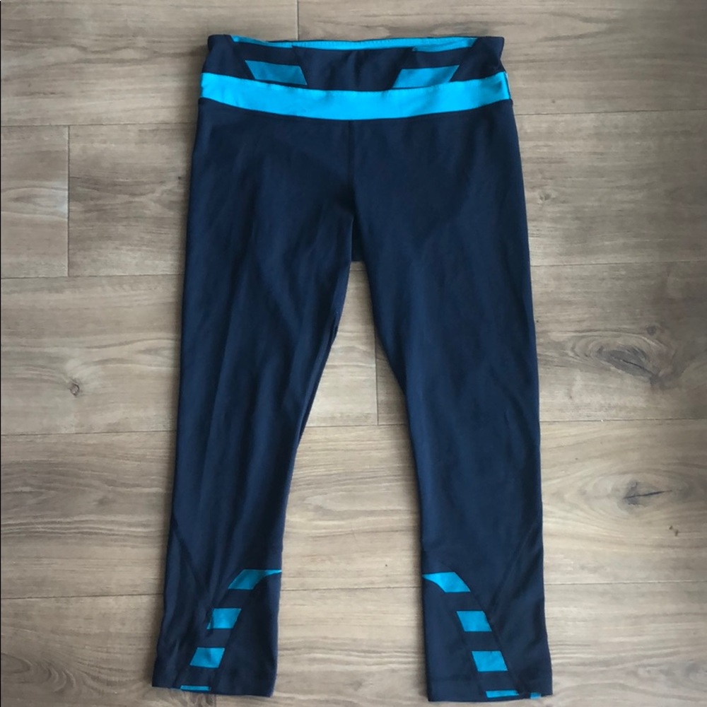Lululemon navy cropped leggings size 6